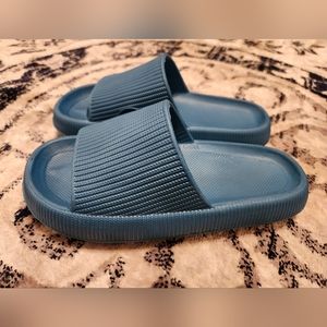 Blue size 8 pillow slides
